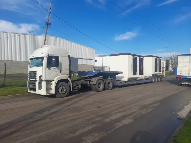 Carretón con máquina vial 3