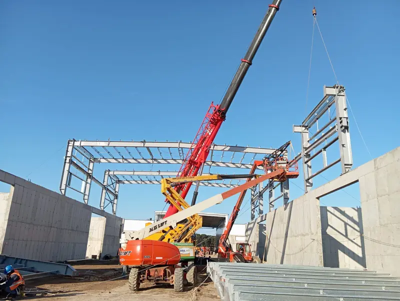 Plataforma elevada trabajando 7