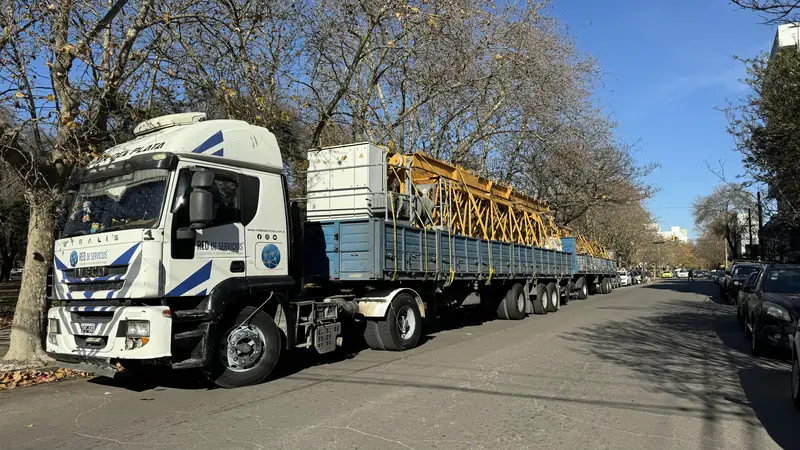 Camión en ruta con carga 3