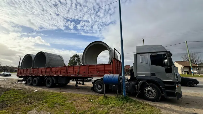 Camión en ruta con carga 5